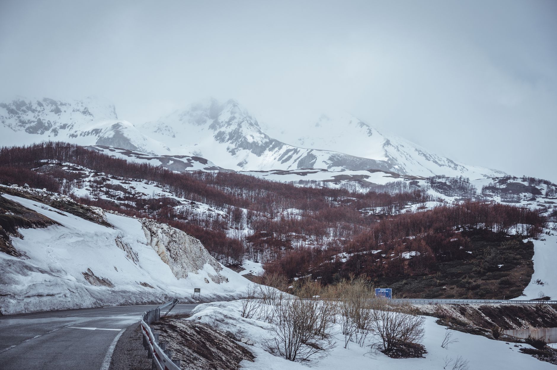 Col du Pourtalet : ouverture du col, lecture de la météo et usage malin de la webcam en direct — paysage montagneux enneigé Col du Pourtalet