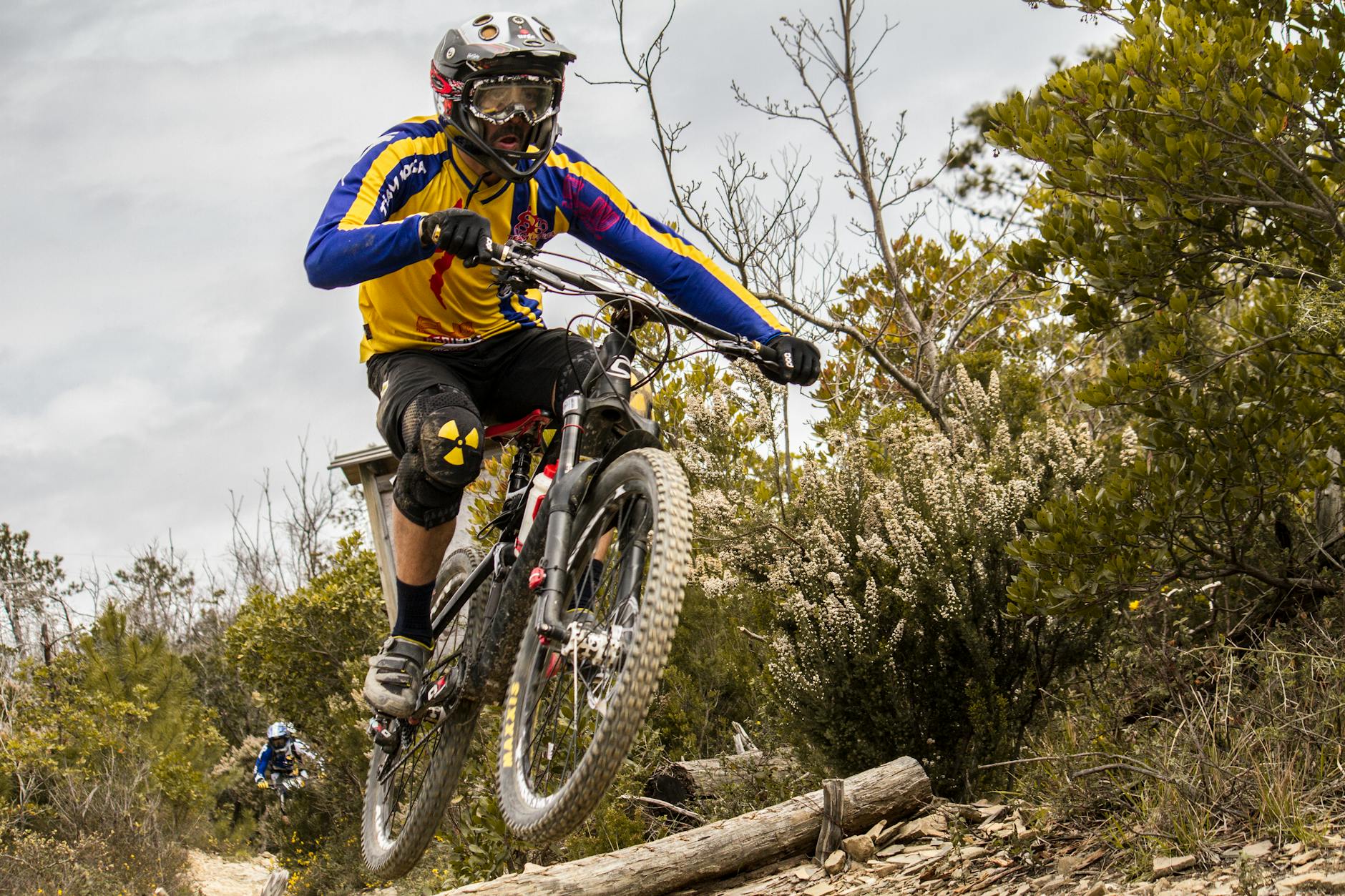 Descente VTT Pyrénées : comprendre les particularités du massif avant de choisir ses spots — descente VTT dans les Pyrénées