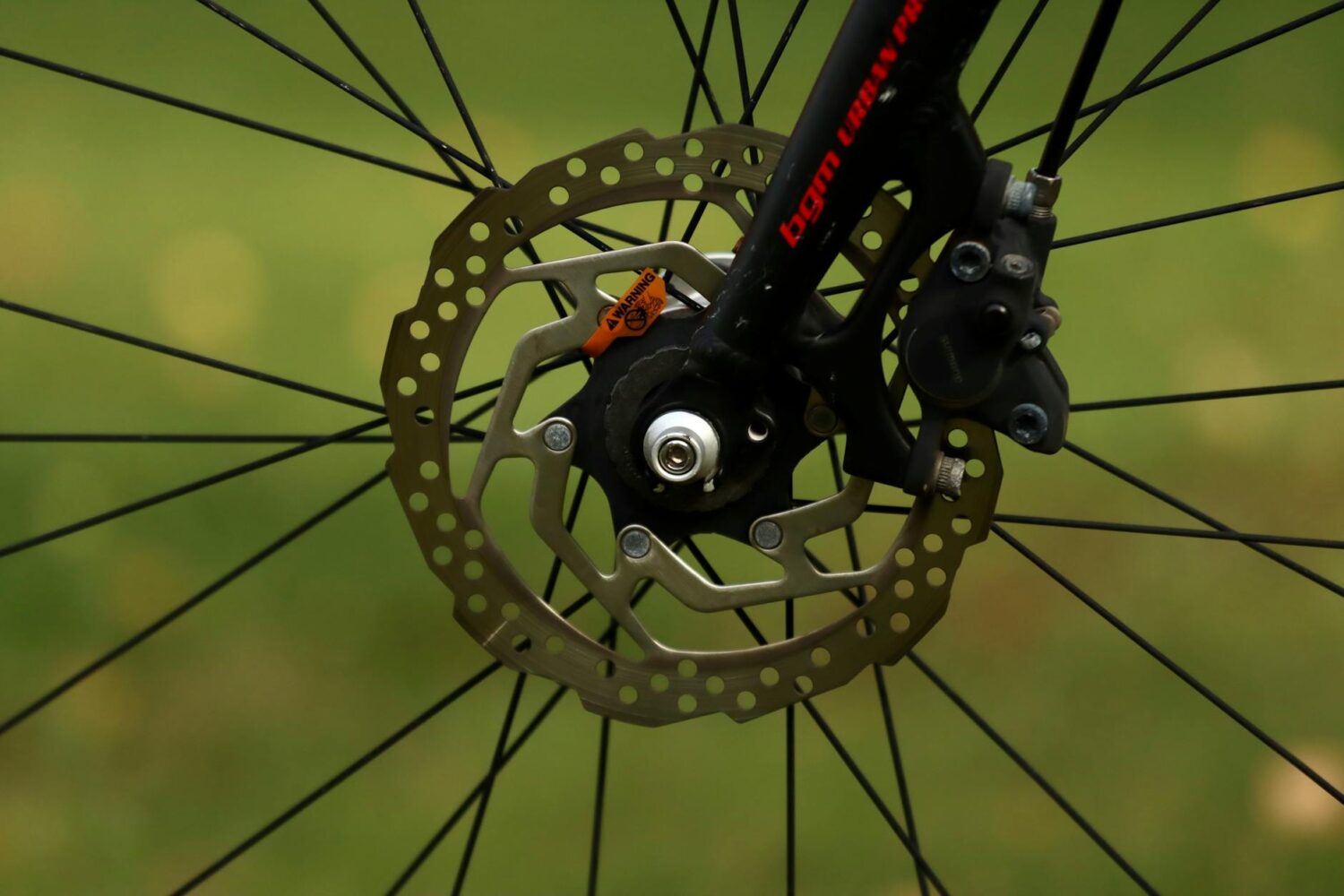 Freins à disque vélo : réglage, purge et entretien (ce qu&rsquo;il faut savoir)