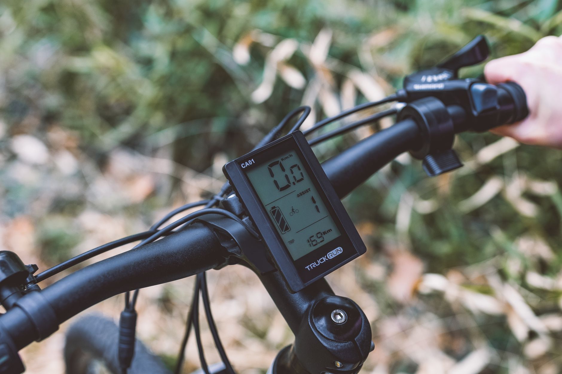 Comparatif 2026 des compteurs vélo sans fil : les modèles vraiment au-dessus du lot — compteur vélo sans fil sur guidon