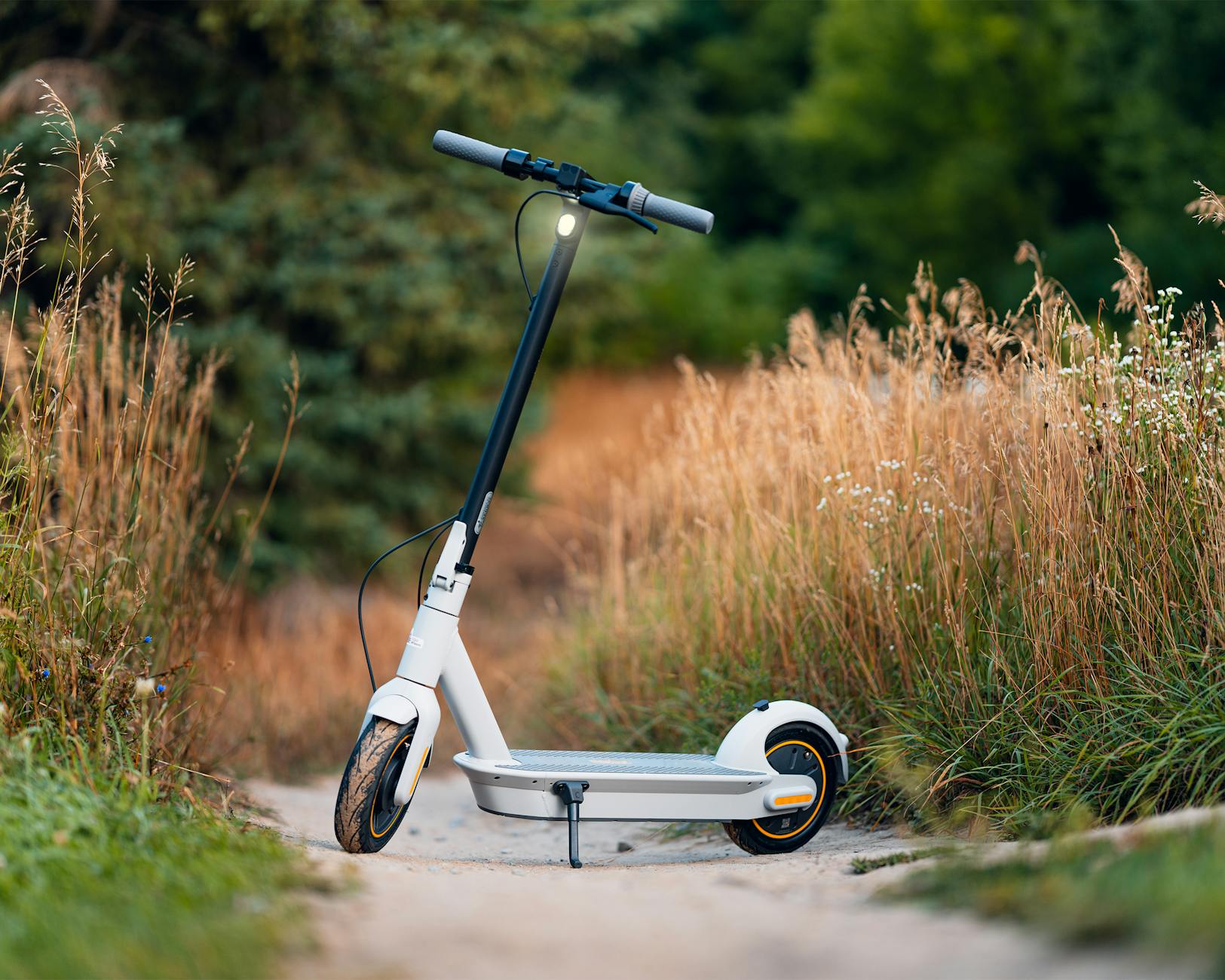 Trottinette tout terrain : comprendre ce qui change quand on quitte le bitume — trottinette électrique tout terrain sentier