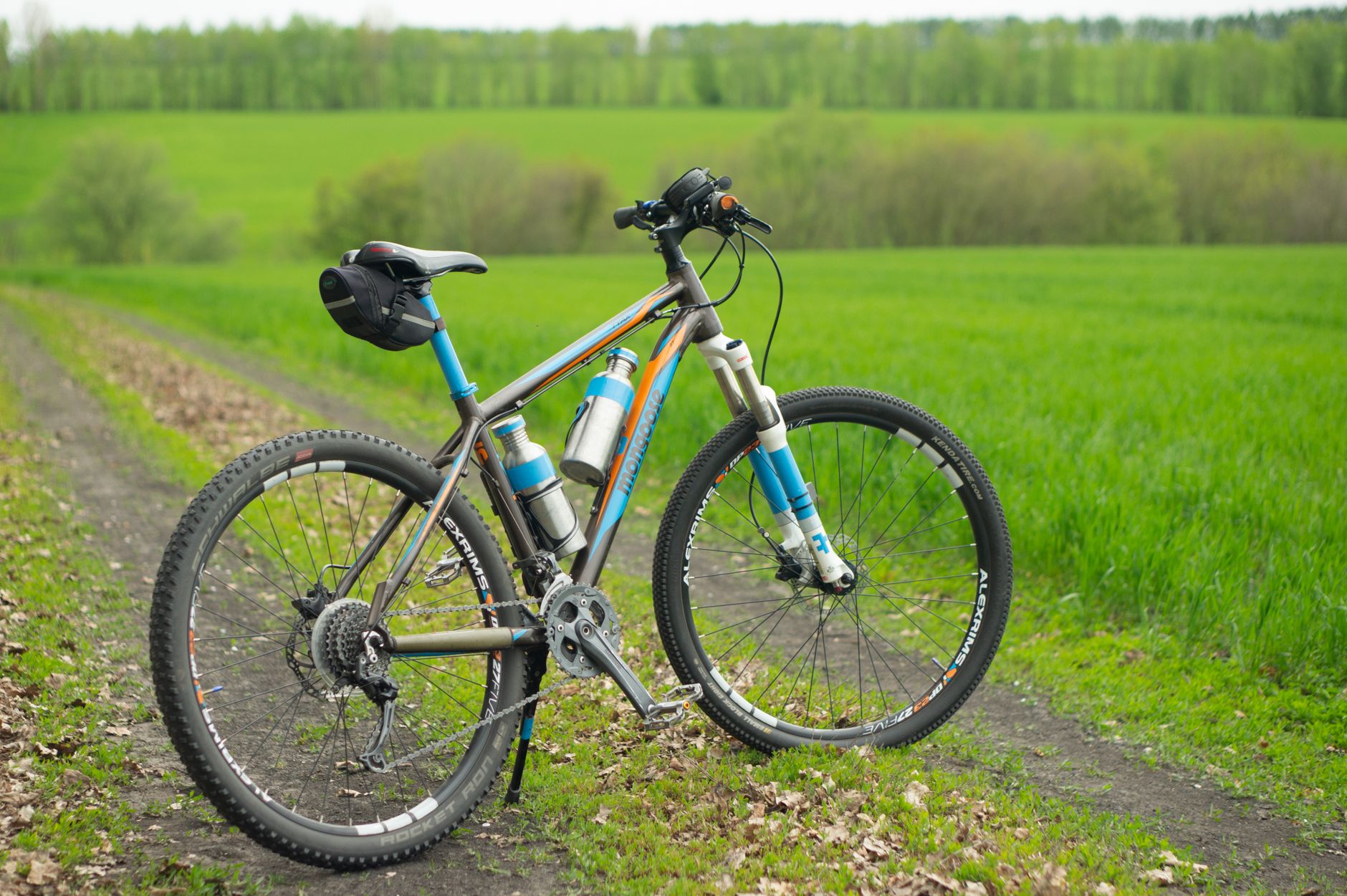 Vélo de route ou VTT : partir de ta pratique réelle avant de regarder le catalogue — comparaison vélo de route VTT