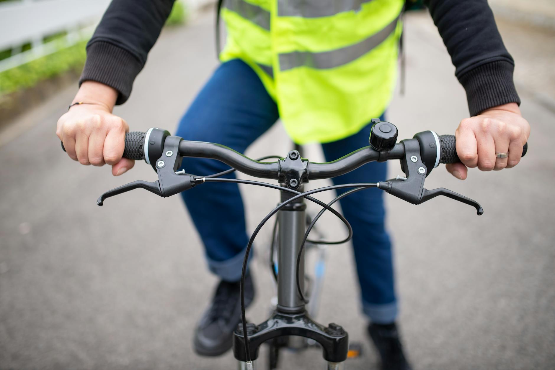 Vélotaf en hiver : construire la base de sécurité et de visibilité avant de parler confort — équipement de vélo d'hiver sécurité visibilité